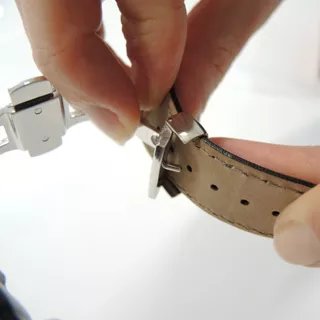 Bruno S&ouml;hnle Clasp Fitting Tips - Define Watches