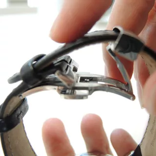 Bruno S&ouml;hnle Clasp Fitting Tips - Define Watches