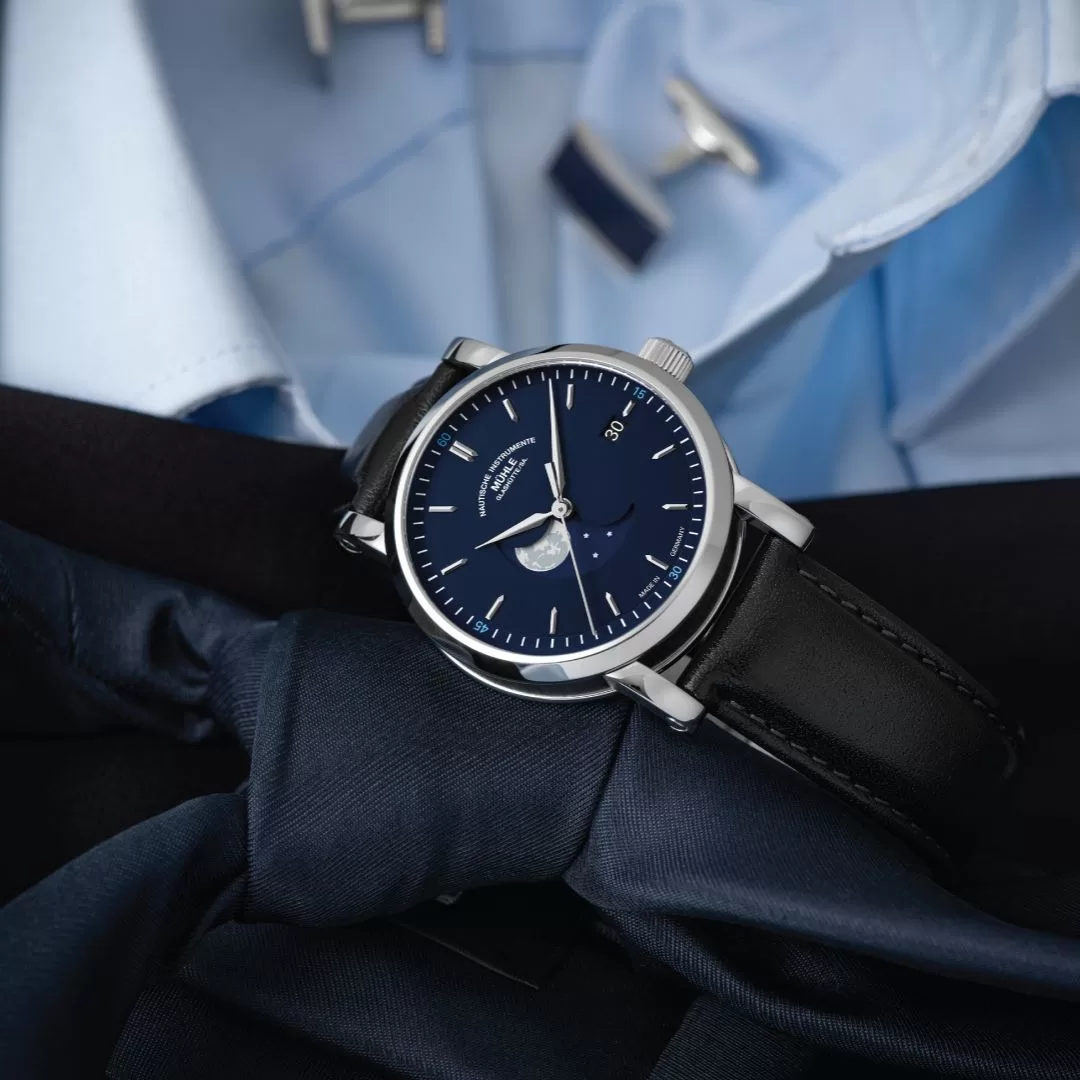 M&uuml;hle-Glash&uuml;tte Teutonia IV BlueMoon: A Celestial Elegance on Your Wrist - Define Watches