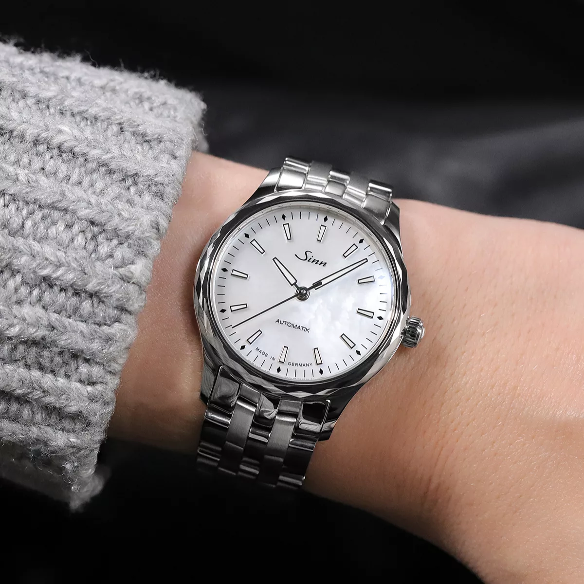 Sinn 534 Mother‑of‑Pearl W – Timeless Refinement for Her