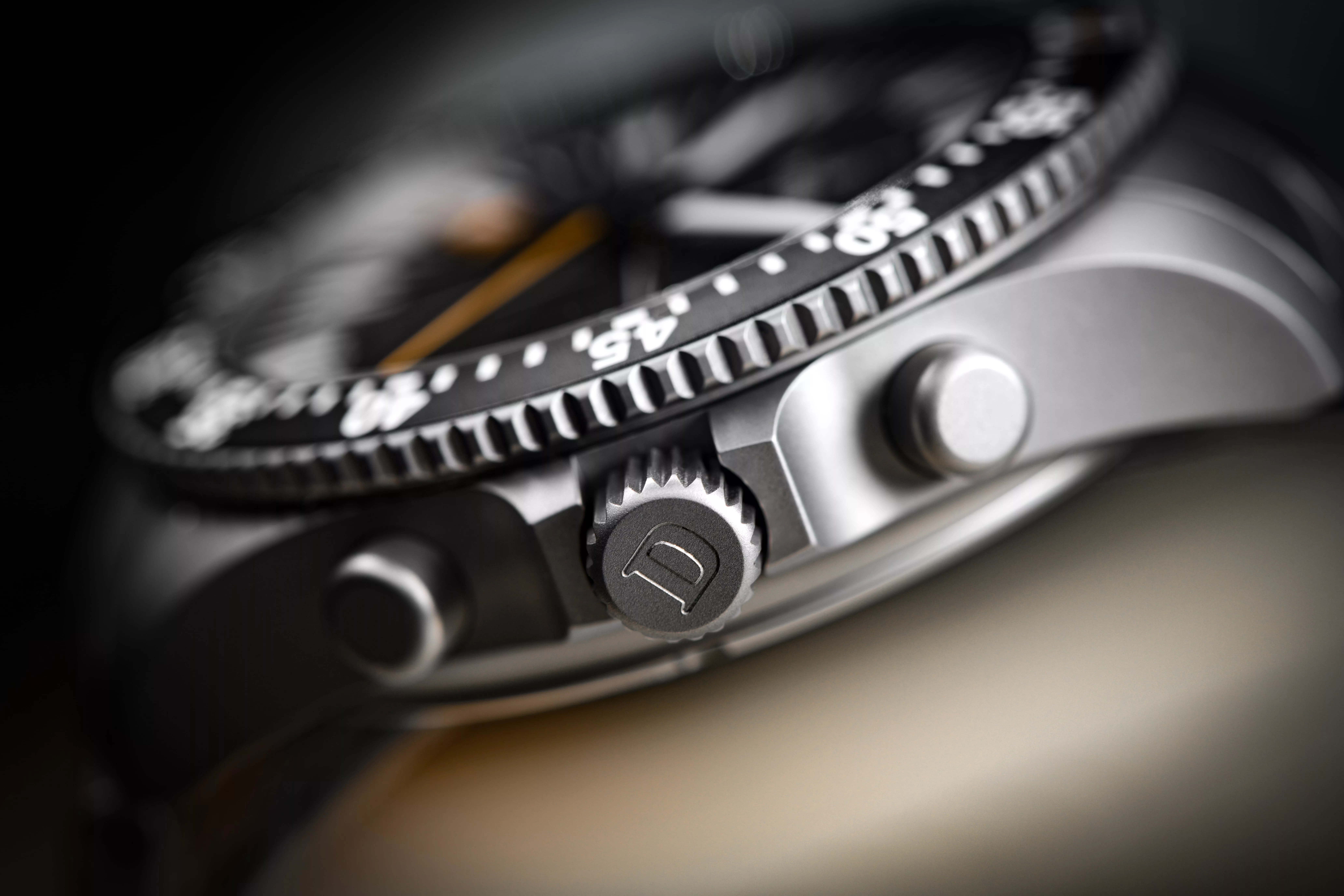 テツコウテイオー Damasko DC82 Orange Chronograph | Tactical Design & In-House Precision