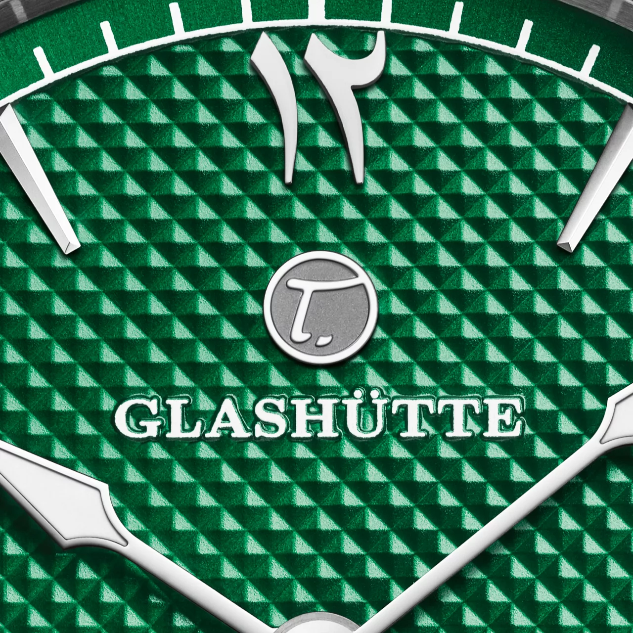 NEW: Join us as we take a look at Tutima's new Patria Evergreen - Define Watches