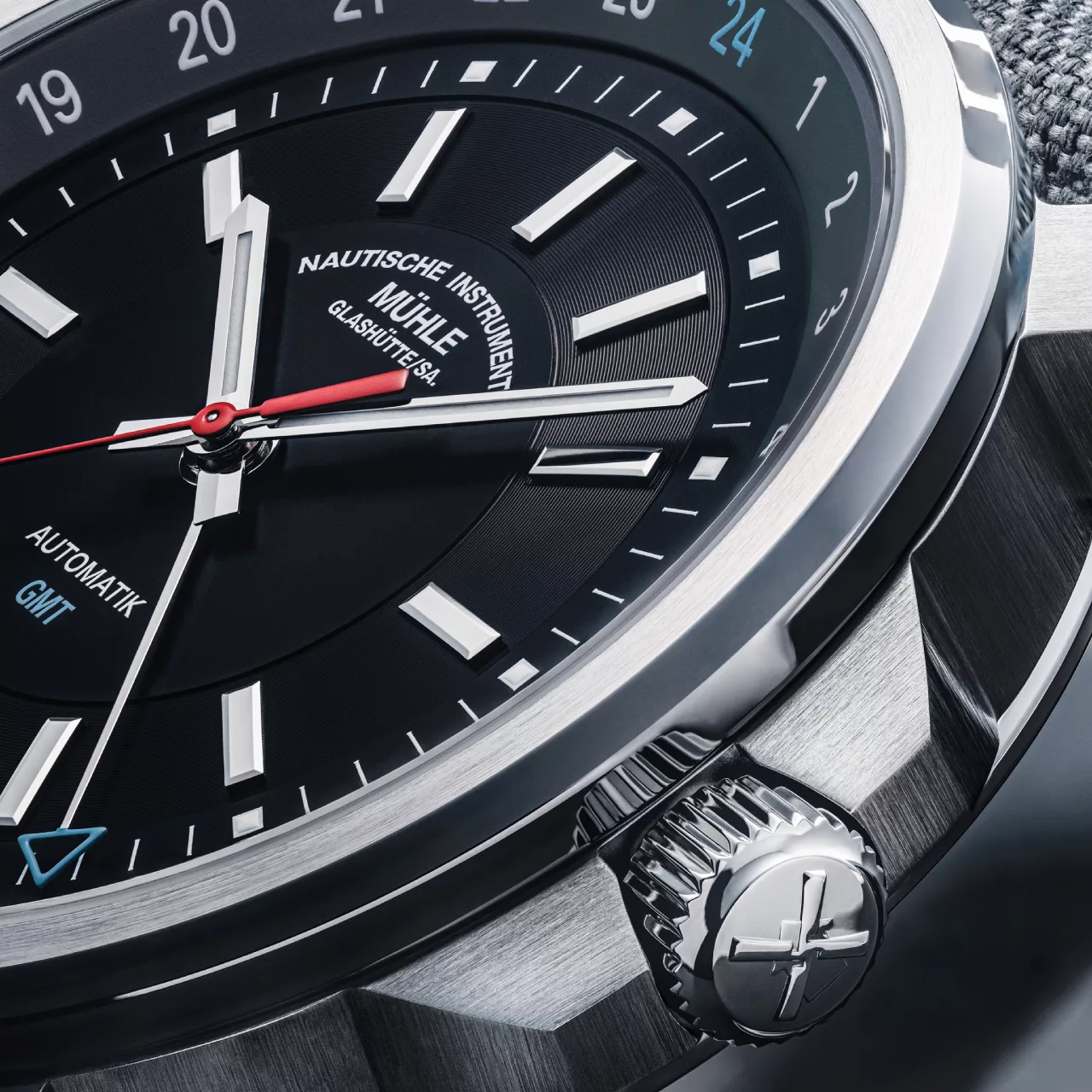 NEW: Rather than chasing complexity, the M&uuml;hle-Glash&uuml;tte 29er Big GMT refines it - Define Watches