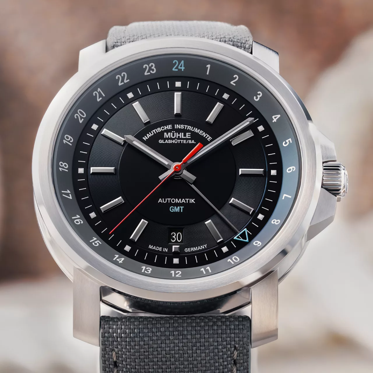 NEW: Rather than chasing complexity, the M&uuml;hle-Glash&uuml;tte 29er Big GMT refines it - Define Watches